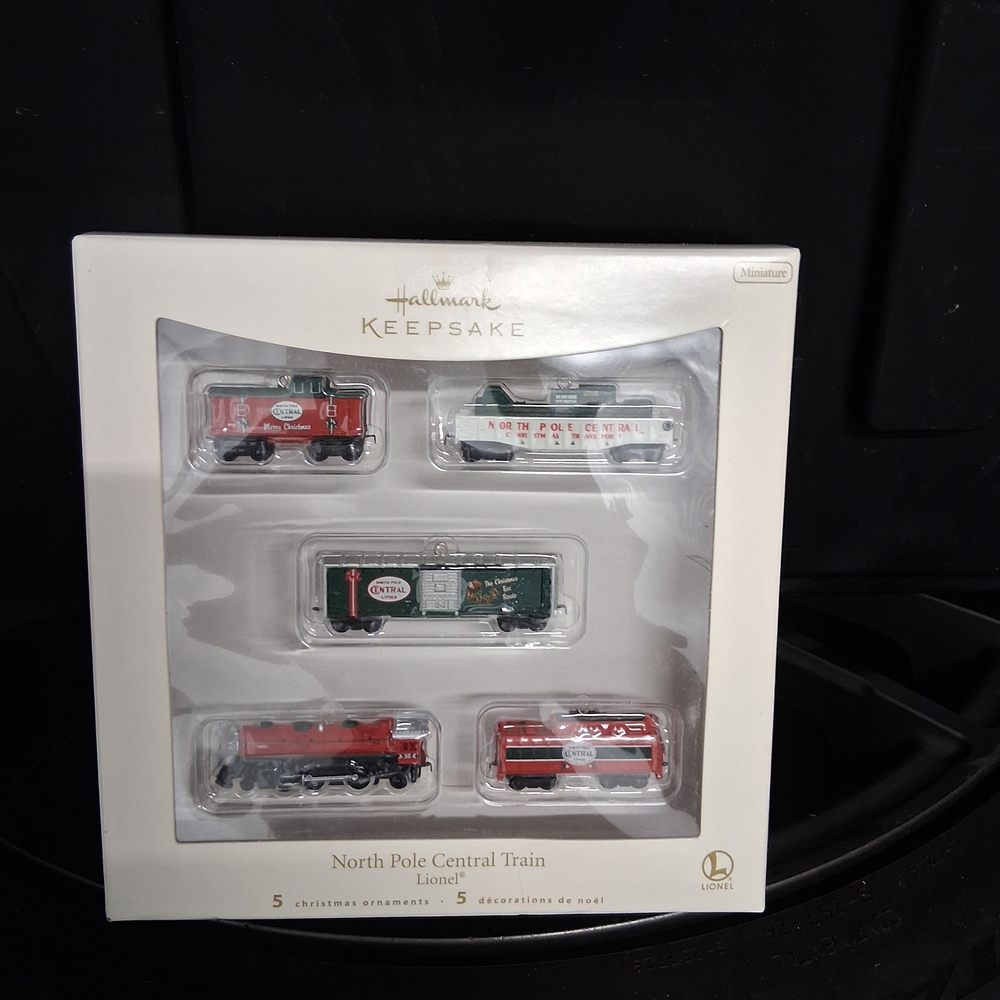 Hallmark Keepsake North Pole Train Set - Festive Colors